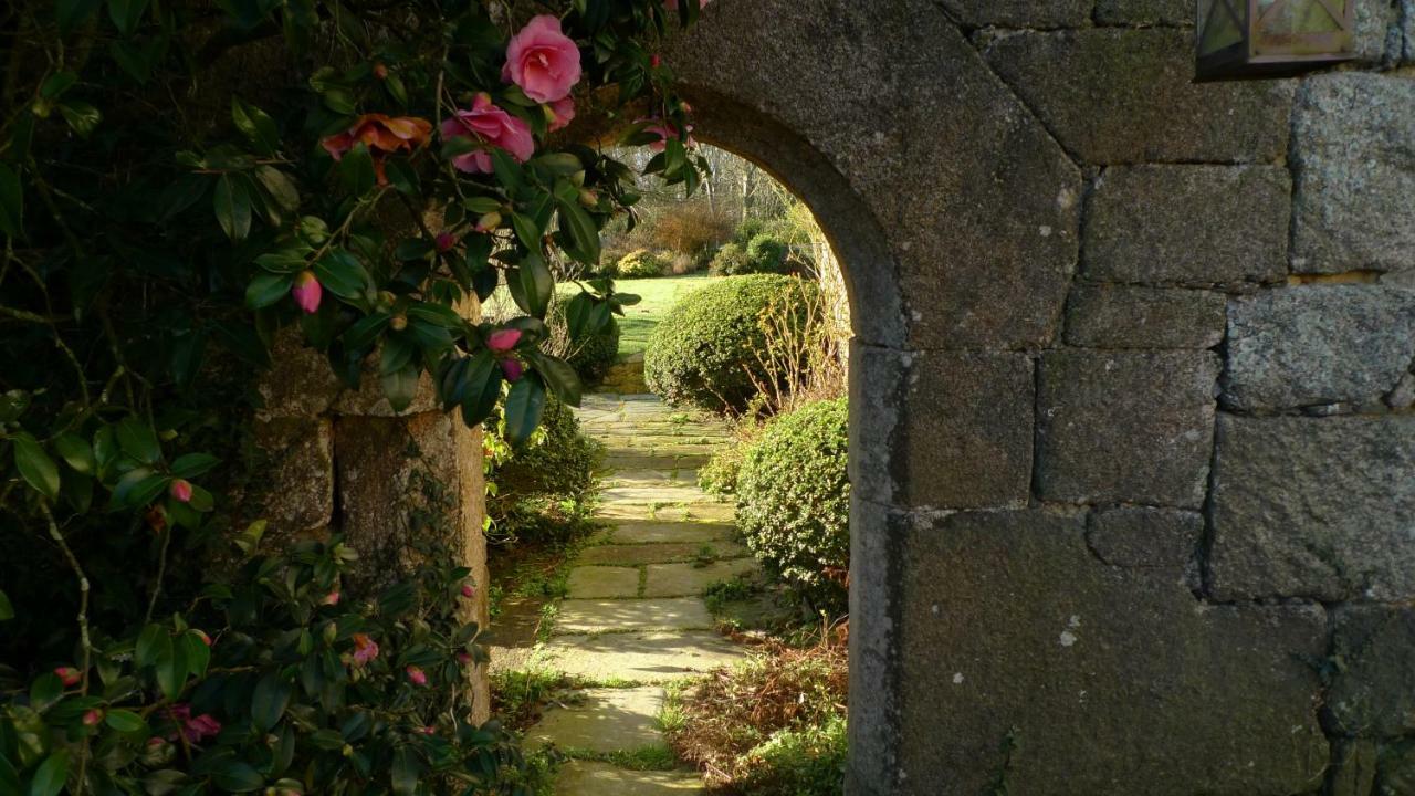 مبيت وإفطار Ploubezre Manoir De Kerguereon المظهر الخارجي الصورة